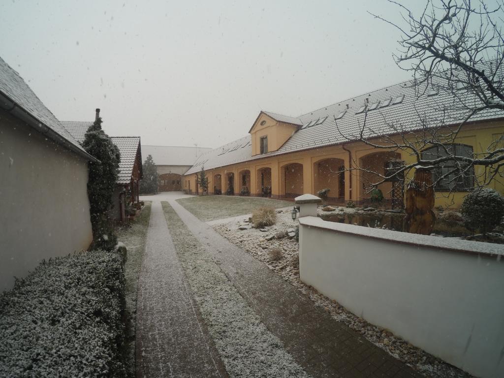 Penzion Bednaruv Dvur Hotel Bohusice Kültér fotó